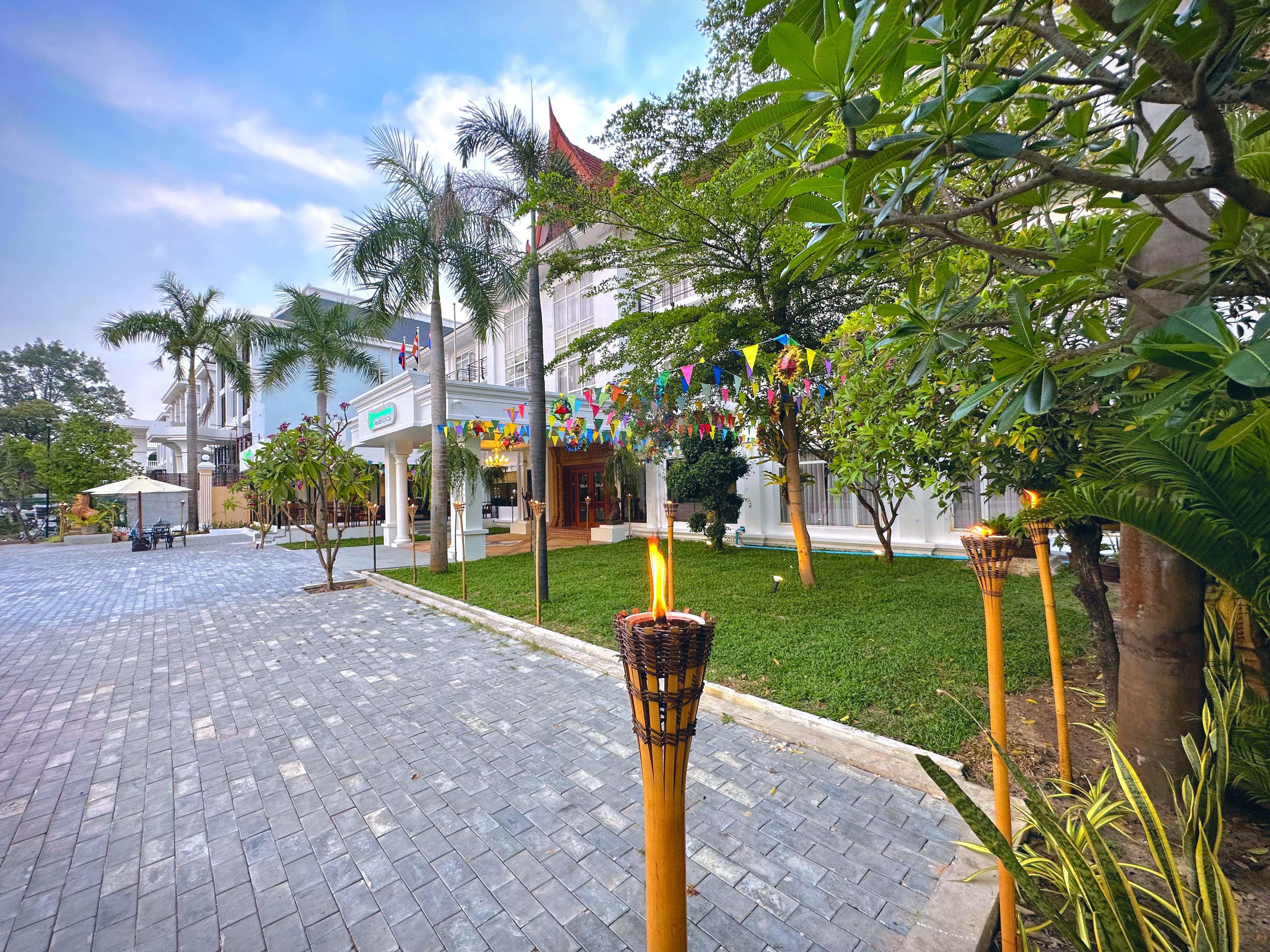 Sala Siem Reap Hotel Εξωτερικό φωτογραφία The temple's grounds