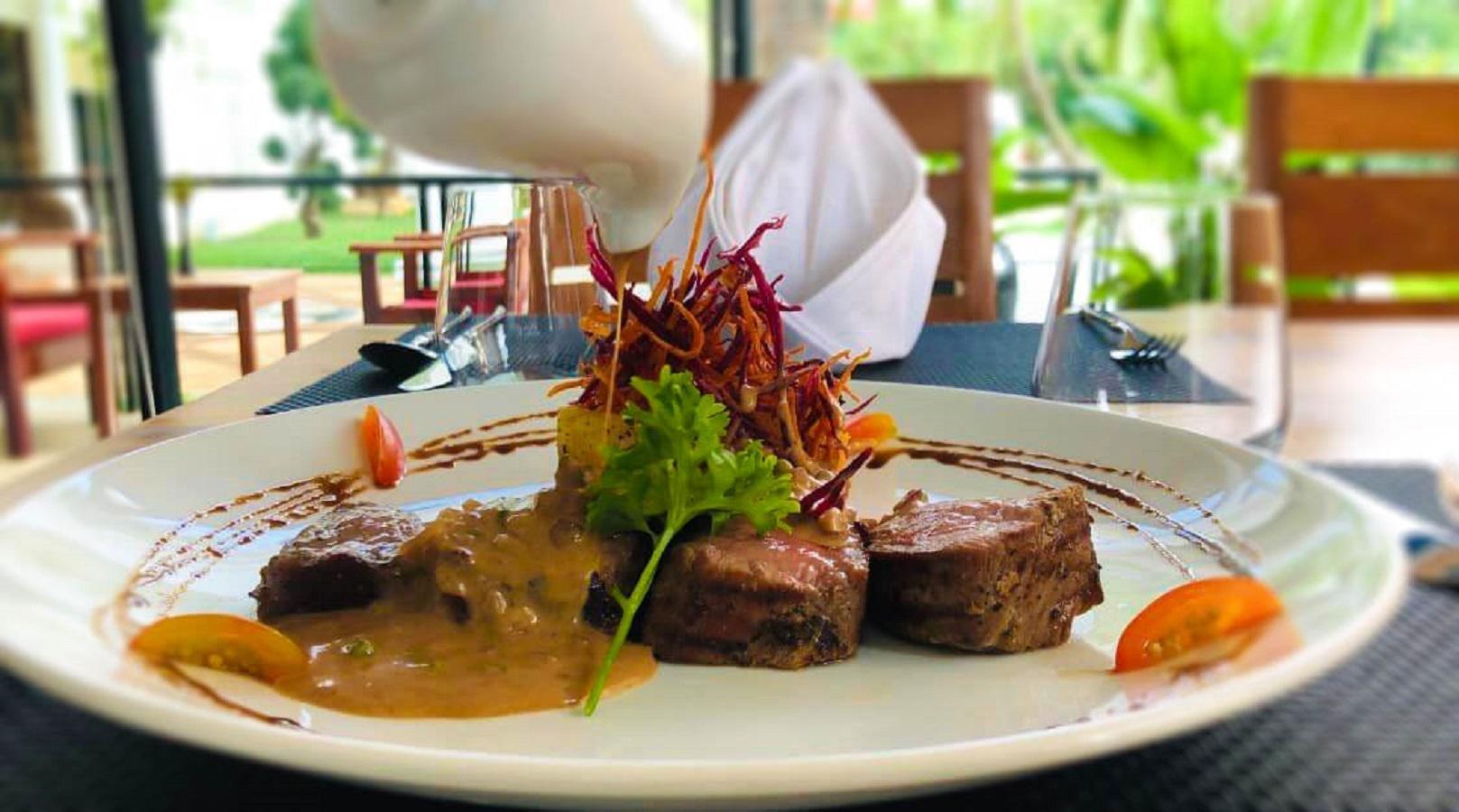 Sala Siem Reap Hotel Εξωτερικό φωτογραφία A plate of grilled beef