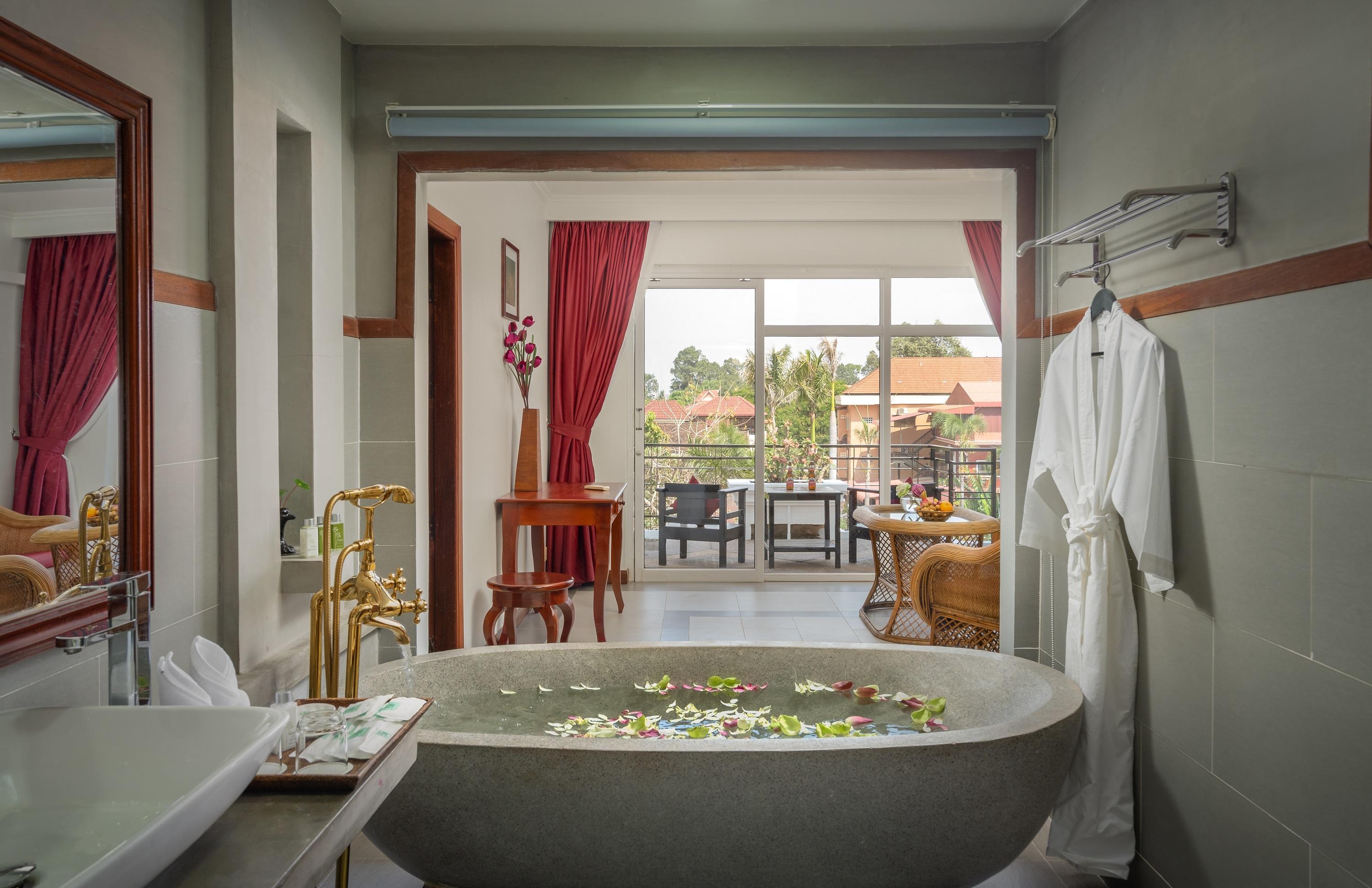 Sala Siem Reap Hotel Εξωτερικό φωτογραφία Bathroom at the hotel